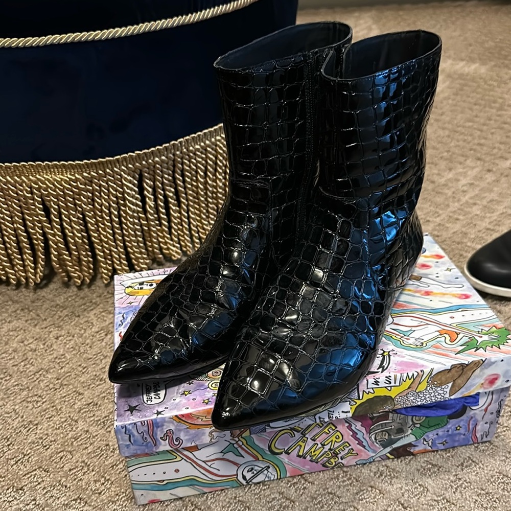 Jeffrey Campbell EUC booties!